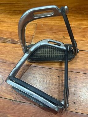 4 1/2” stirrup irons